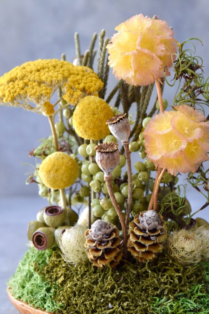 東京の花屋 叢屋Kusamurayaのドライフラワーインテリア雑貨。アンティーク調の木皿(ウッドプレート)を使った、自宅用やギフト用に人気のアレンジメント。