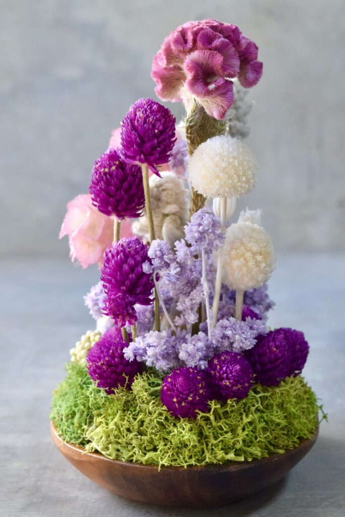 東京の花屋 叢屋Kusamurayaのドライフラワーインテリア雑貨。アンティーク調の木皿(ウッドプレート)を使った、自宅用やギフト用に人気のアレンジメント。