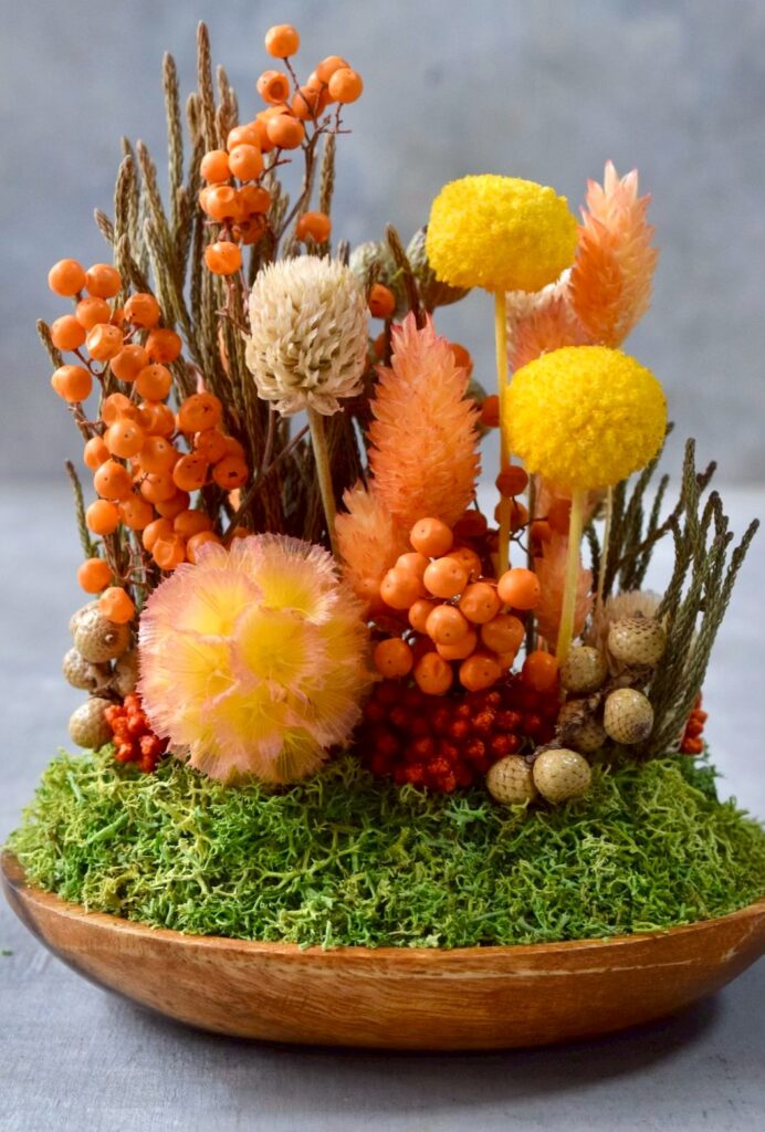 東京の花屋 叢屋Kusamurayaのドライフラワーインテリア雑貨。アンティーク調の木皿(ウッドプレート)を使った、自宅用やギフト用に人気のアレンジメント。