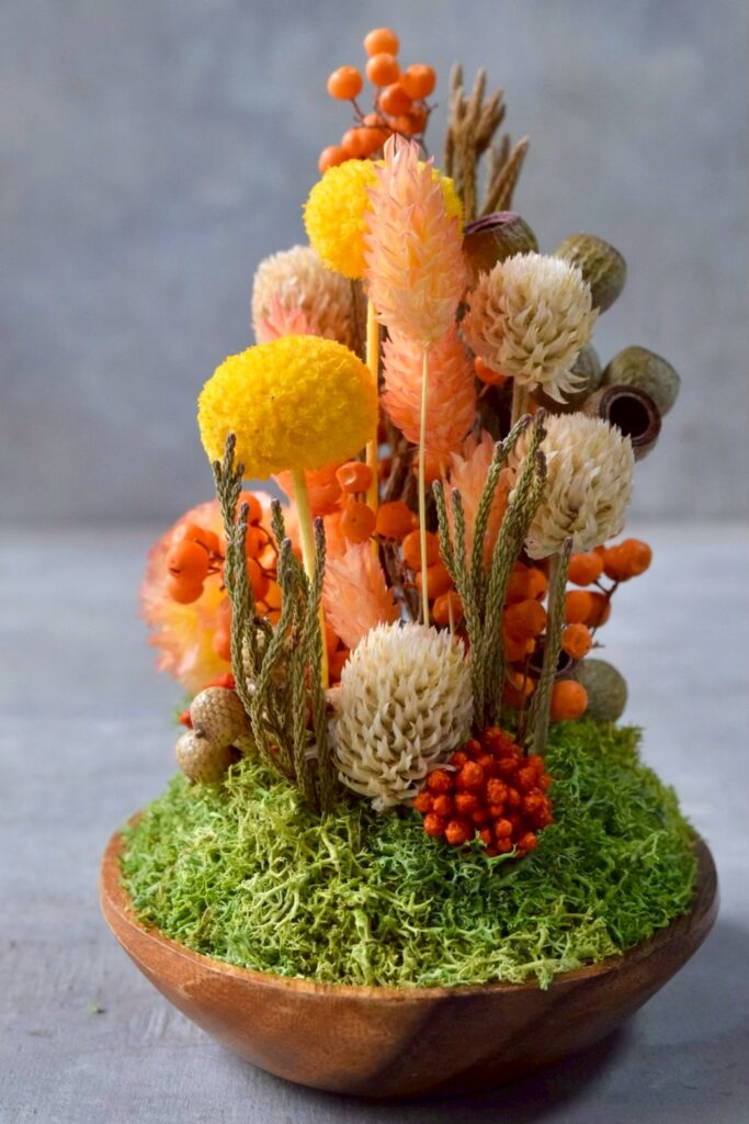 東京の花屋 叢屋Kusamurayaのドライフラワーインテリア雑貨。アンティーク調の木皿(ウッドプレート)を使った、自宅用やギフト用に人気のアレンジメント。