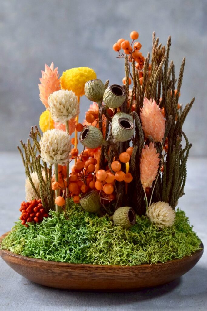 東京の花屋 叢屋Kusamurayaのドライフラワーインテリア雑貨。アンティーク調の木皿(ウッドプレート)を使った、自宅用やギフト用に人気のアレンジメント。