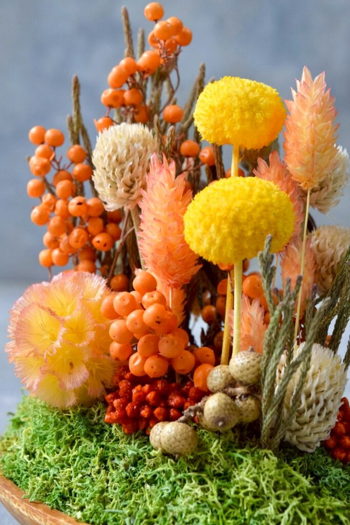 東京の花屋 叢屋Kusamurayaのドライフラワーインテリア雑貨。アンティーク調の木皿(ウッドプレート)を使った、自宅用やギフト用に人気のアレンジメント。