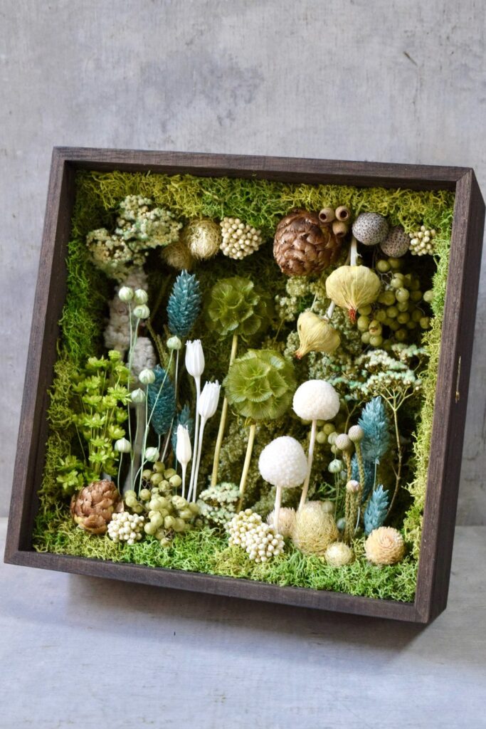 東京の花屋 叢屋Kusamurayaのドライフラワーインテリア雑貨。アンティーク調の木製フレーム(ウッドボックス)を使った、自宅用やギフト用に人気のアレンジメント。