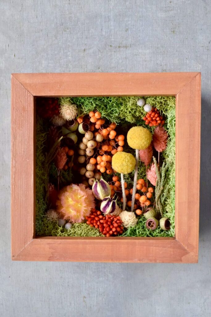 東京の花屋 叢屋Kusamurayaのドライフラワーインテリア雑貨。アンティーク調の木製フレーム入りで、自宅用やギフト用に人気のアレンジメント。