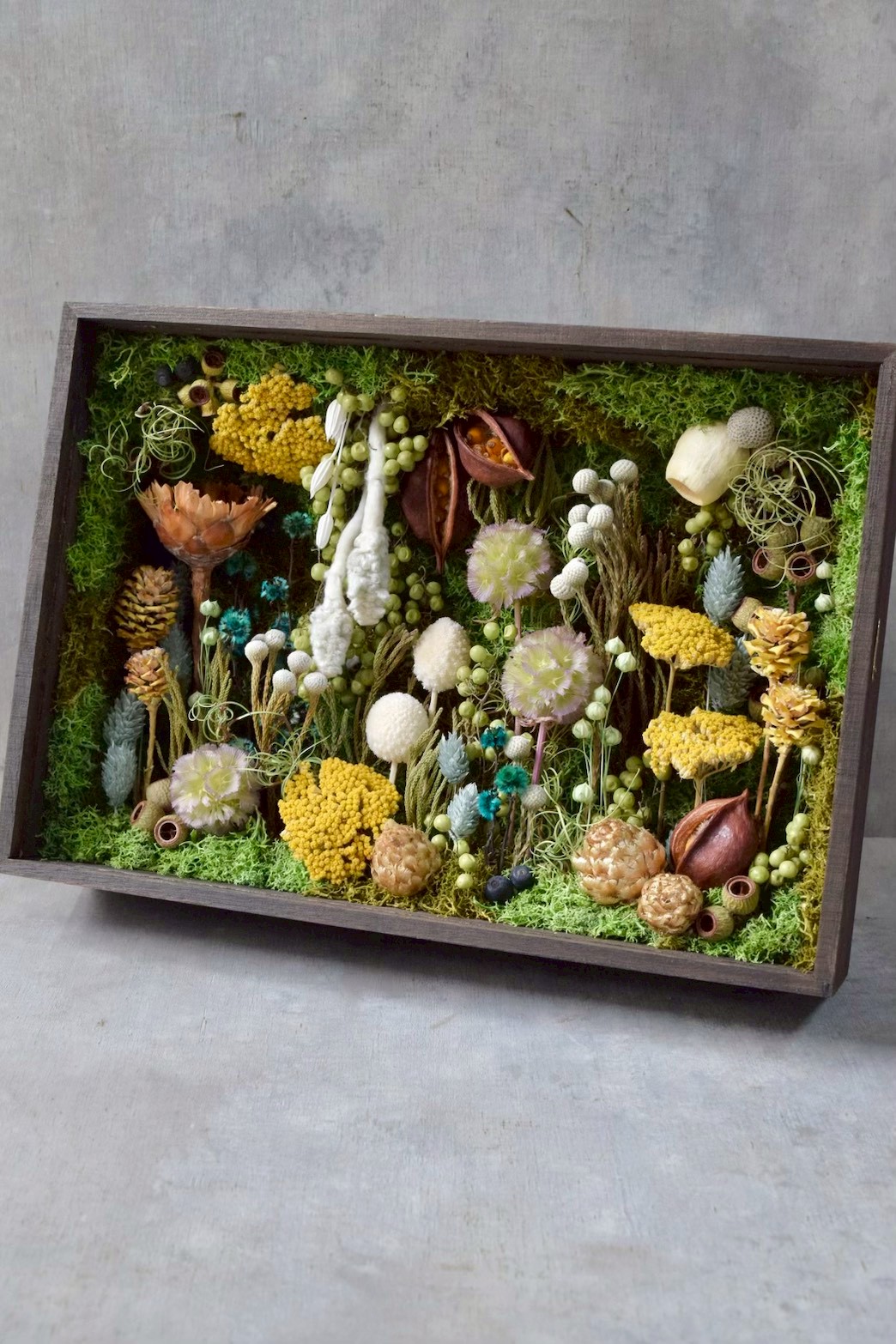 東京の花屋 叢屋Kusamurayaのドライフラワーインテリア雑貨。アンティーク調の木製フレーム(ウッドボックス)を使った、自宅用やギフト用に人気のアレンジメント。