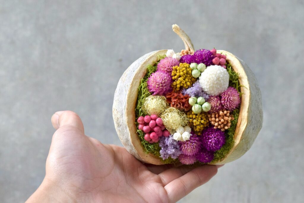 東京の花屋。幸福をもたらすと言われる縁起物のブッダナッツを器にした叢屋Kusamurayaドライフラワーアレンジ 誕生日・記念日ギフトや自宅インテリアにおすすめ。