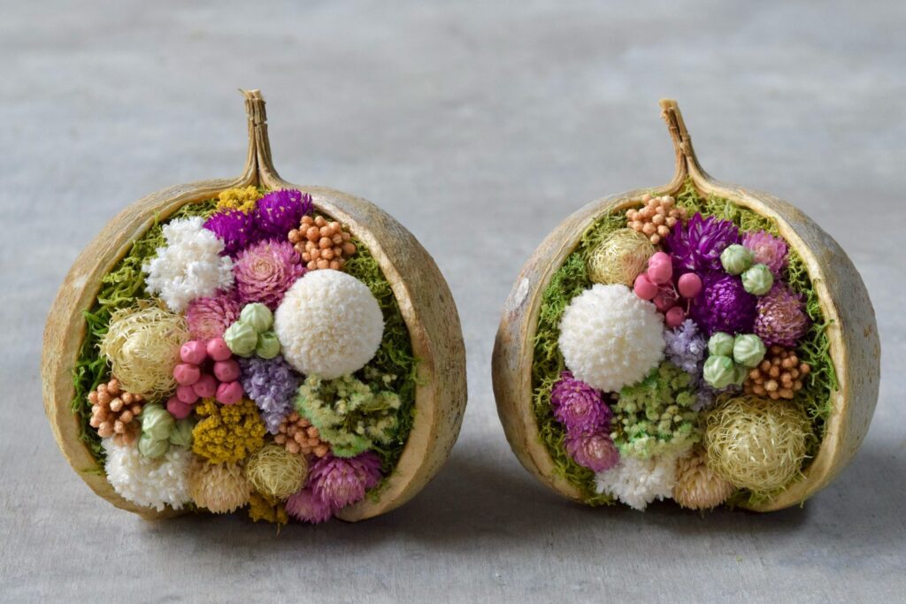 東京の花屋。幸福をもたらすと言われる縁起物のブッダナッツを器にした叢屋Kusamurayaドライフラワーアレンジ 誕生日・記念日ギフトや自宅インテリアにおすすめ。