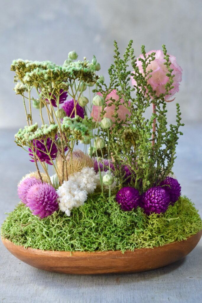 東京の花屋 叢屋Kusamurayaのドライフラワーインテリア雑貨。アンティーク調の木皿(ウッドプレート)を使った、自宅用やギフト用に人気のアレンジメント。