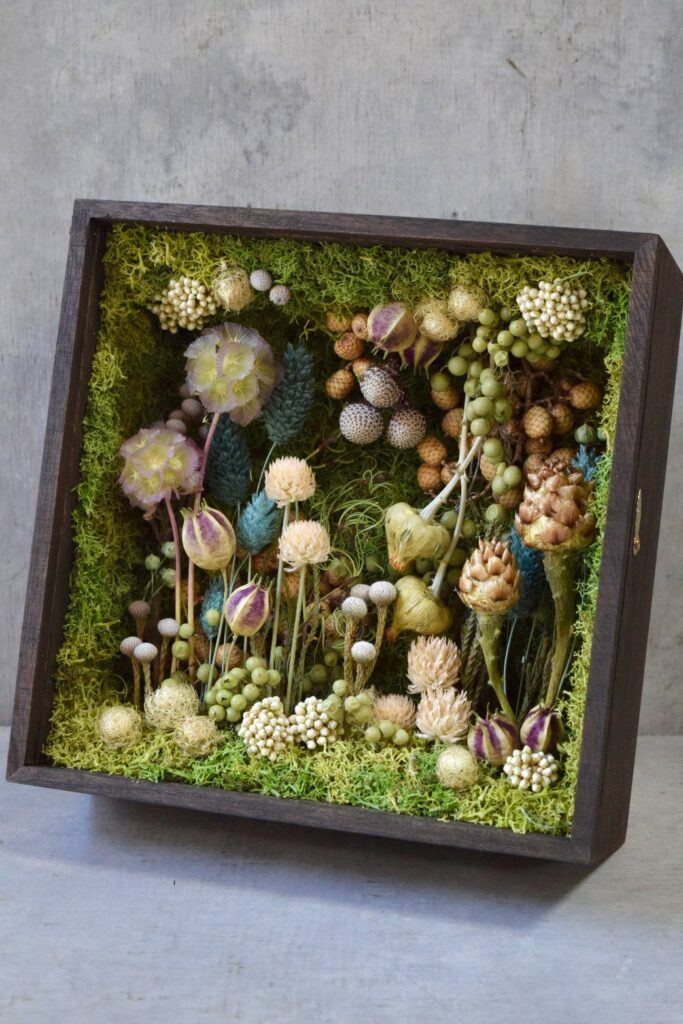 東京の花屋 叢屋Kusamurayaのドライフラワーインテリア雑貨。アンティーク調の木製フレーム(ウッドボックス)を使った、自宅用やギフト用に人気のアレンジメント。