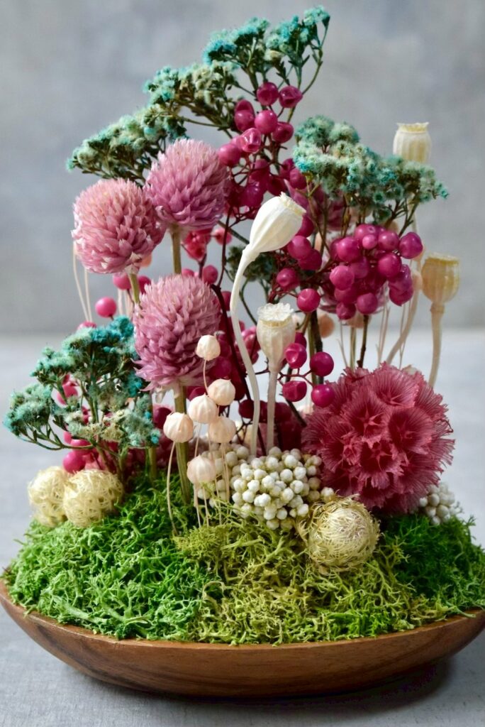 東京の花屋 叢屋Kusamurayaのドライフラワーインテリア雑貨。アンティーク調の木皿(ウッドプレート)を使った、自宅用やギフト用に人気のアレンジメント。