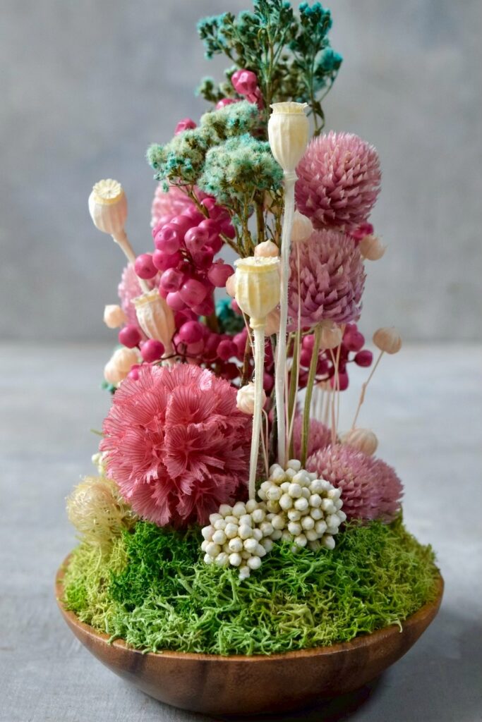 東京の花屋 叢屋Kusamurayaのドライフラワーインテリア雑貨。アンティーク調の木皿(ウッドプレート)を使った、自宅用やギフト用に人気のアレンジメント。