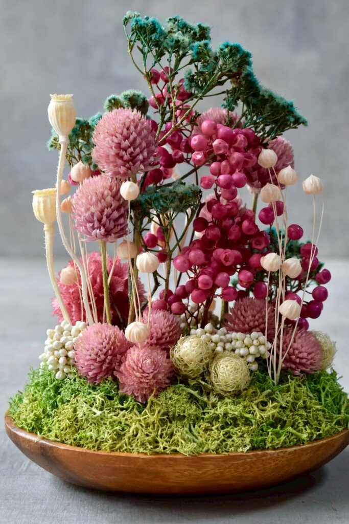 東京の花屋 叢屋Kusamurayaのドライフラワーインテリア雑貨。アンティーク調の木皿(ウッドプレート)を使った、自宅用やギフト用に人気のアレンジメント。