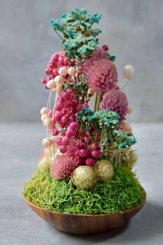 東京の花屋 叢屋Kusamurayaのドライフラワーインテリア雑貨。アンティーク調の木皿(ウッドプレート)を使った、自宅用やギフト用に人気のアレンジメント。