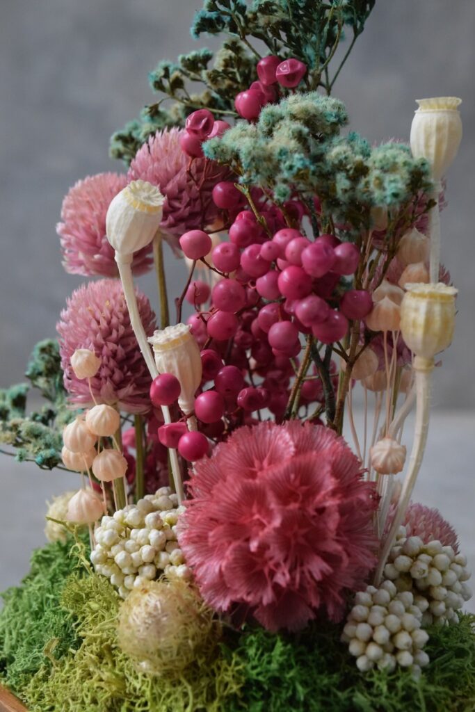 東京の花屋 叢屋Kusamurayaのドライフラワーインテリア雑貨。アンティーク調の木皿(ウッドプレート)を使った、自宅用やギフト用に人気のアレンジメント。