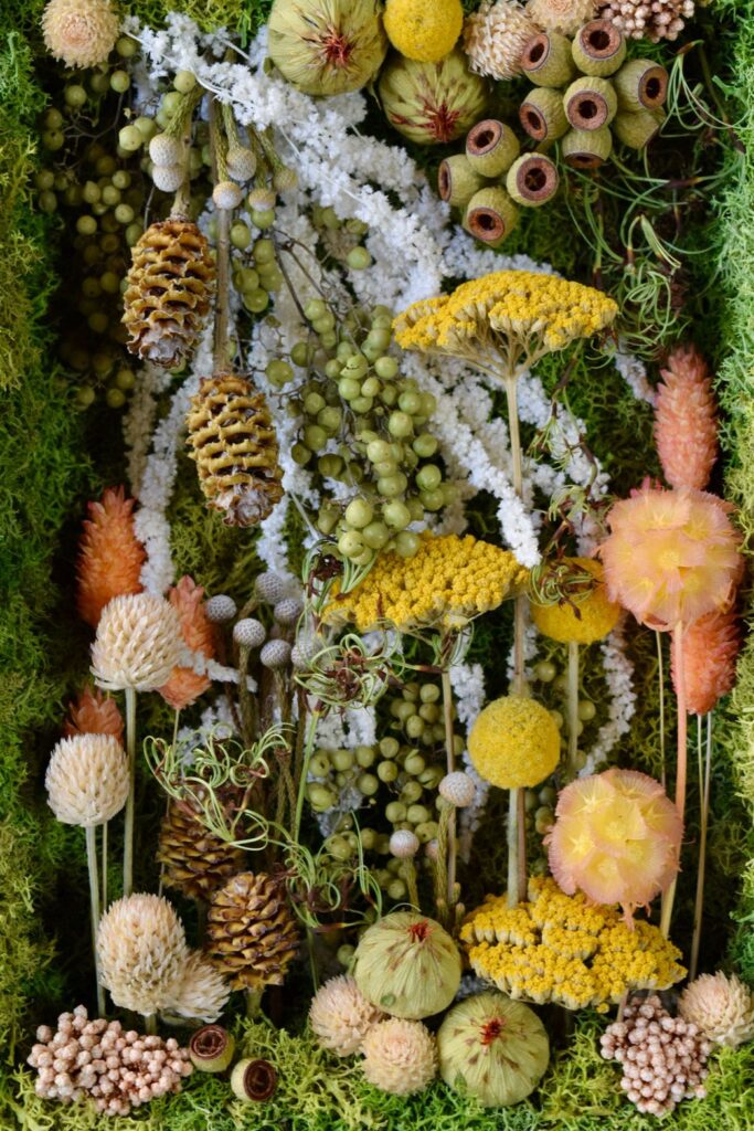 東京の花屋 叢屋Kusamurayaのドライフラワーインテリア雑貨。アンティーク調の木製フレーム(ウッドボックス)を使った、自宅用やギフト用に人気のアレンジメント。