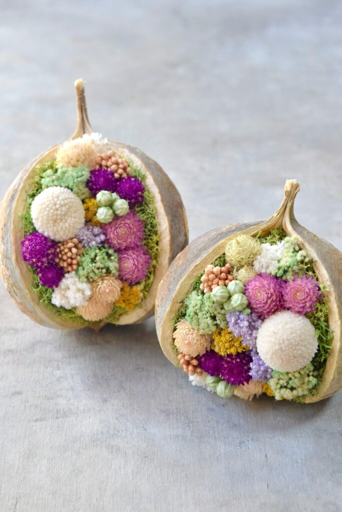 東京の花屋『叢屋kusamuraya』が手がける幸福をもたらすと言われる縁起物のブッダナッツを器にしたドライフラワーアレンジ。誕生日・記念日ギフトや自宅インテリアにおすすめです。
