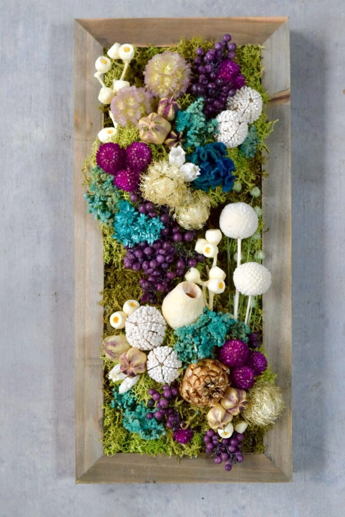 東京の花屋 叢屋Kusamurayaのドライフラワーインテリア雑貨。アンティーク調の木製フレームに、絵画をイメージしてデザインされた壁掛けタイプのドライフラワーインテリア。自宅用やギフト用として人気のアレンジメントです。