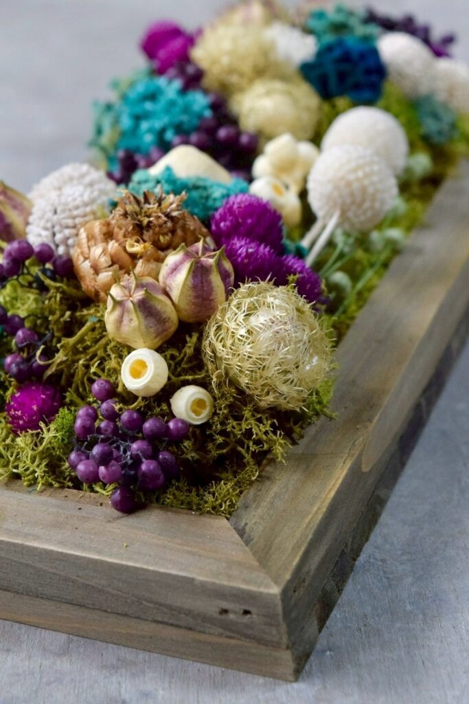 東京の花屋 叢屋Kusamurayaのドライフラワーインテリア雑貨。アンティーク調の木製フレームに、絵画をイメージしてデザインされた壁掛けタイプのドライフラワーインテリア。自宅用やギフト用として人気のアレンジメントです。