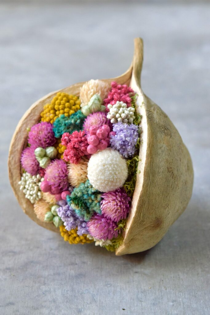 東京の花屋。幸福をもたらすと言われる縁起物のブッダナッツを器にした叢屋Kusamurayaドライフラワーアレンジ 誕生日・記念日ギフトや自宅インテリアにおすすめ。