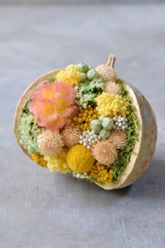 東京の花屋。幸福をもたらすと言われる縁起物のブッダナッツを器にした叢屋Kusamurayaドライフラワーアレンジ 誕生日・記念日ギフトや自宅インテリアにおすすめ。