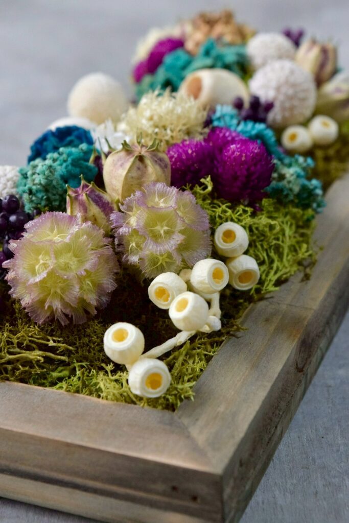 東京の花屋 叢屋Kusamurayaのドライフラワーインテリア雑貨。アンティーク調の木製フレームに、絵画をイメージしてデザインされた壁掛けタイプのドライフラワーインテリア。自宅用やギフト用として人気のアレンジメントです。