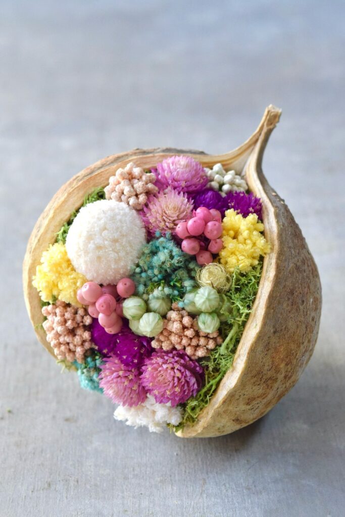 東京の花屋。幸福をもたらすと言われる縁起物のブッダナッツを器にした叢屋Kusamurayaドライフラワーアレンジ 誕生日・記念日ギフトや自宅インテリアにおすすめ。