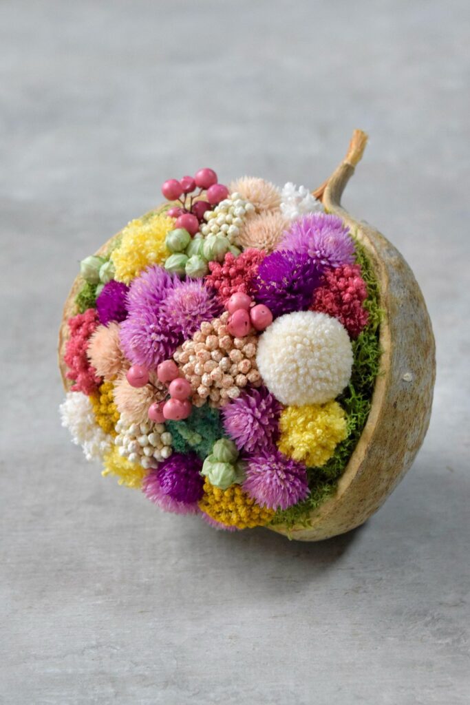 東京の花屋。幸福をもたらすと言われる縁起物のブッダナッツを器にした叢屋Kusamurayaドライフラワーアレンジ 誕生日・記念日ギフトや自宅インテリアにおすすめ。