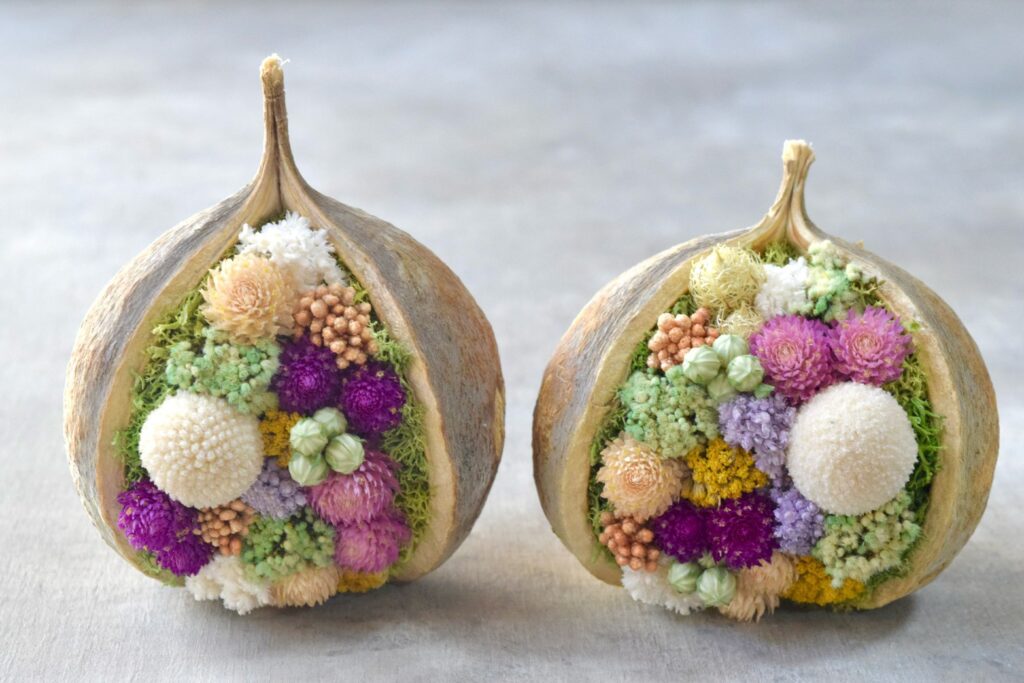 東京の花屋『叢屋kusamuraya』が手がける幸福をもたらすと言われる縁起物のブッダナッツを器にしたドライフラワーアレンジ。誕生日・記念日ギフトや自宅インテリアにおすすめです。
