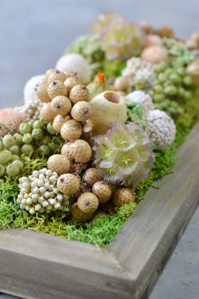 東京の花屋 叢屋Kusamurayaのドライフラワーインテリア雑貨。アンティーク調の木製フレームに、絵画をイメージしてデザインされた壁掛けタイプのドライフラワーインテリア。自宅用やギフト用として人気のアレンジメントです。