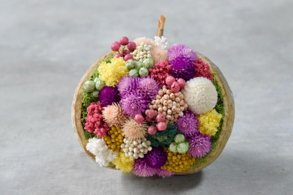 東京の花屋。幸福をもたらすと言われる縁起物のブッダナッツを器にした叢屋Kusamurayaドライフラワーアレンジ 誕生日・記念日ギフトや自宅インテリアにおすすめ。