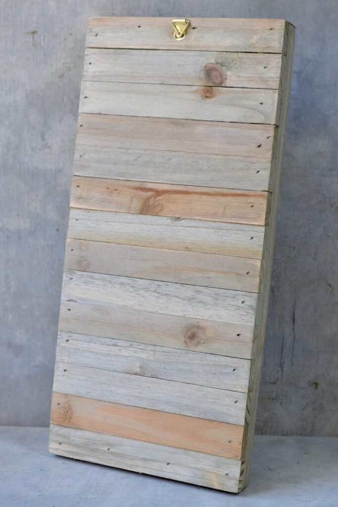 東京の花屋 叢屋Kusamurayaのドライフラワーインテリア雑貨。アンティーク調の木製フレームに、絵画をイメージしてデザインされた壁掛けタイプのドライフラワーインテリア。自宅用やギフト用として人気のアレンジメントです。