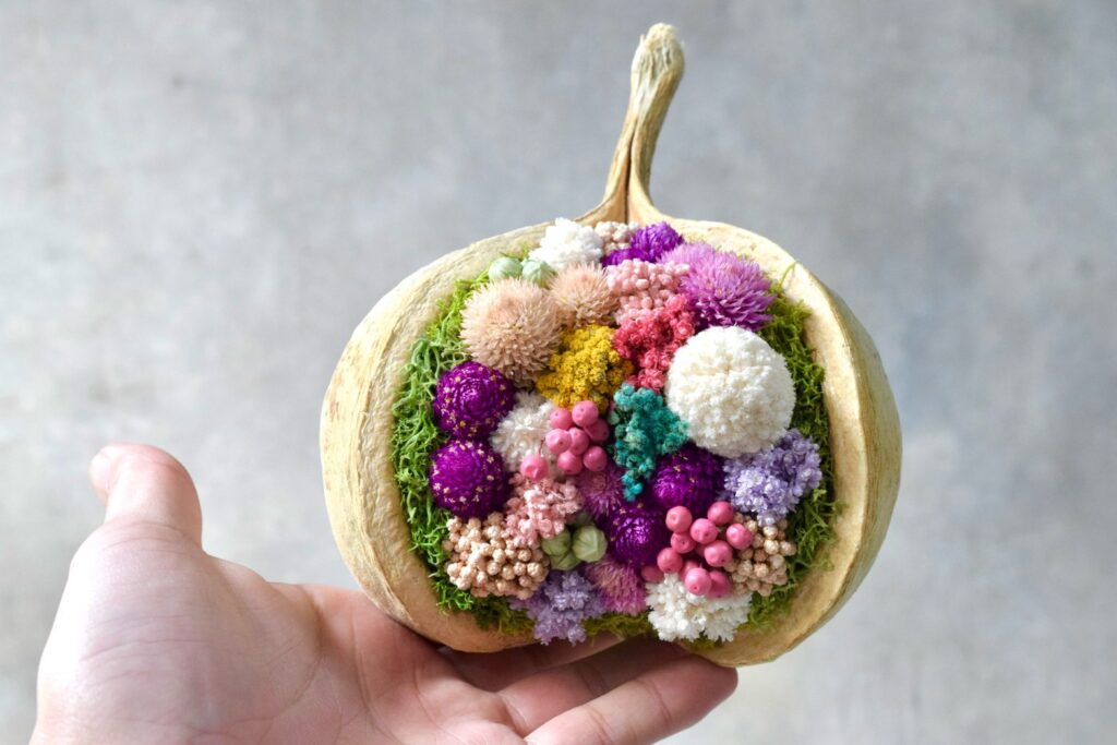 東京の花屋。幸福をもたらすと言われる縁起物のブッダナッツを器にした叢屋Kusamurayaドライフラワーアレンジ 誕生日・記念日ギフトや自宅インテリアにおすすめ。