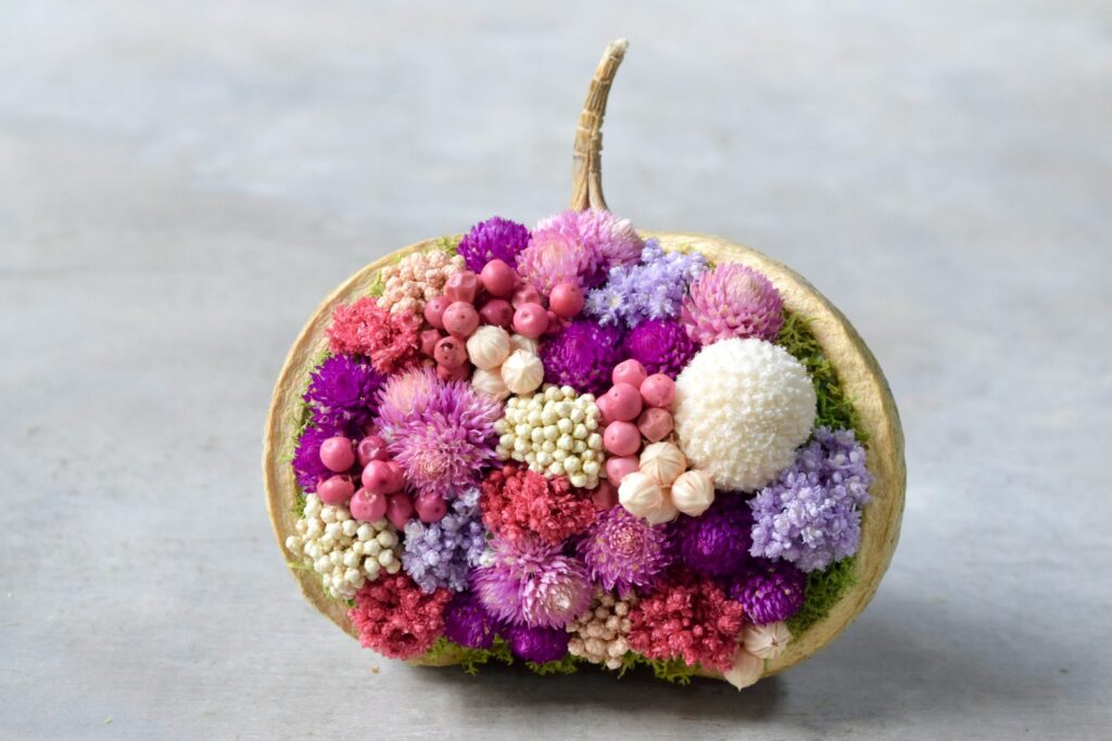 東京の花屋。幸福をもたらすと言われる縁起物のブッダナッツを器にした叢屋Kusamurayaドライフラワーアレンジ 誕生日・記念日ギフトや自宅インテリアにおすすめ。