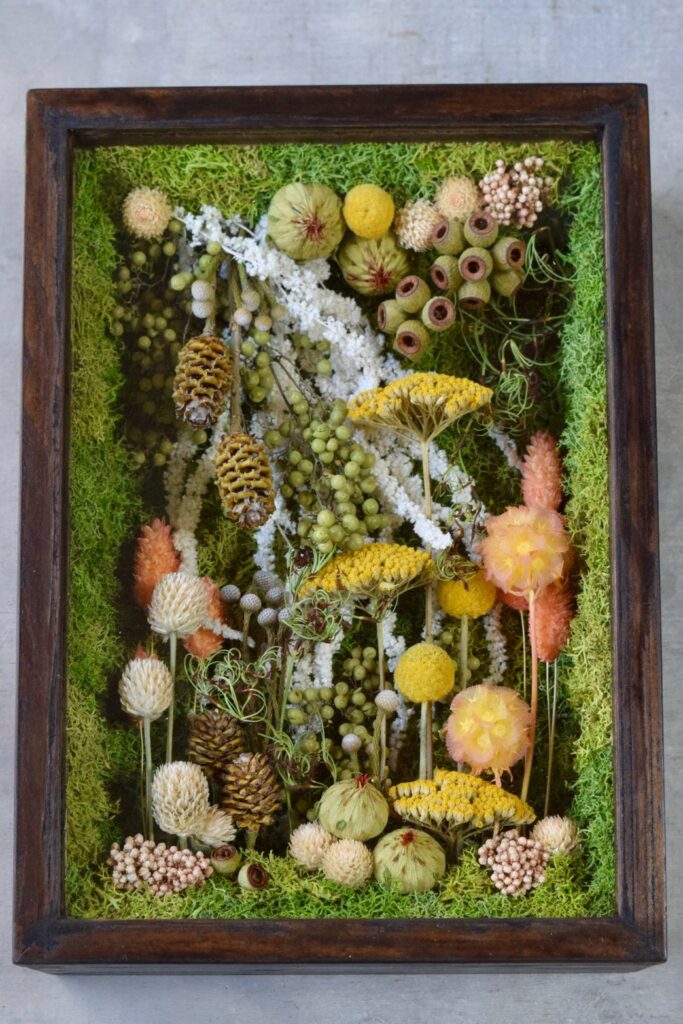 東京の花屋 叢屋Kusamurayaのドライフラワーインテリア雑貨。アンティーク調の木製フレーム(ウッドボックス)を使った、自宅用やギフト用に人気のアレンジメント。