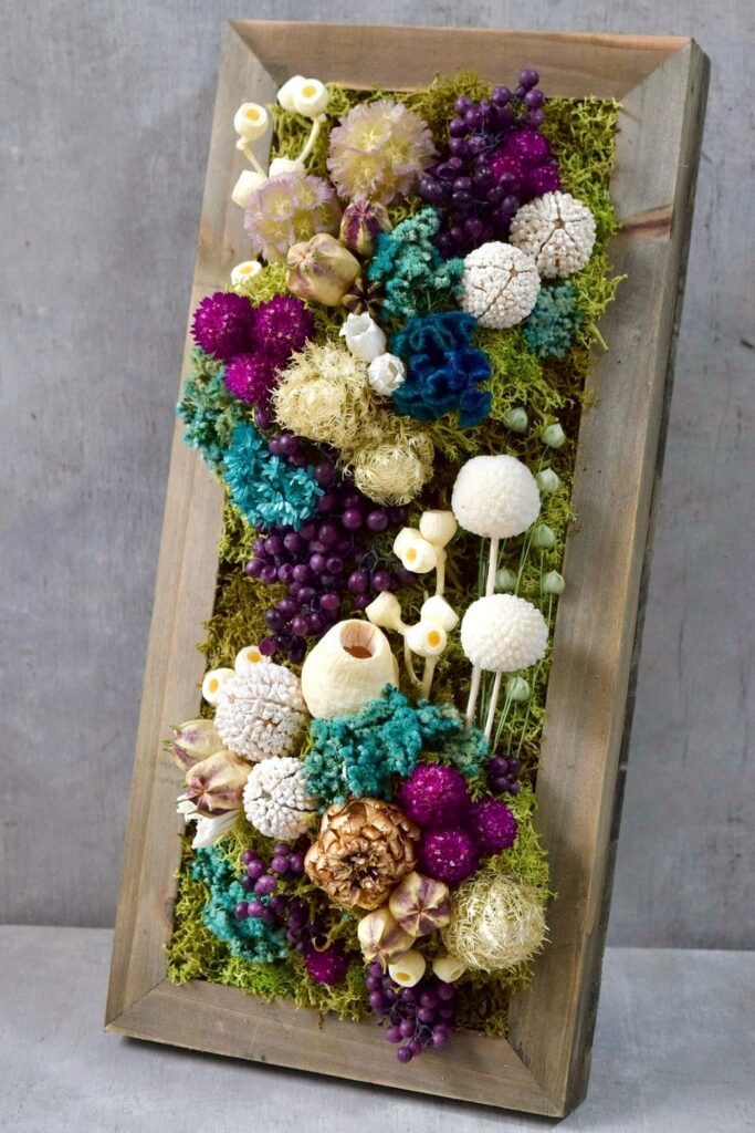 東京の花屋 叢屋Kusamurayaのドライフラワーインテリア雑貨。アンティーク調の木製フレームに、絵画をイメージしてデザインされた壁掛けタイプのドライフラワーインテリア。自宅用やギフト用として人気のアレンジメントです。