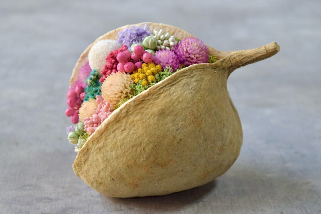 東京の花屋。幸福をもたらすと言われる縁起物のブッダナッツを器にした叢屋Kusamurayaドライフラワーアレンジ 誕生日・記念日ギフトや自宅インテリアにおすすめ。