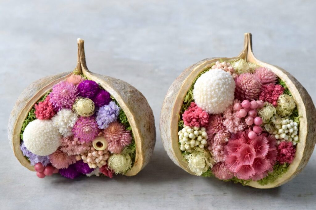 東京の花屋。幸福をもたらすと言われる縁起物のブッダナッツを器にした叢屋Kusamurayaドライフラワーアレンジ 誕生日・記念日ギフトや自宅インテリアにおすすめ。