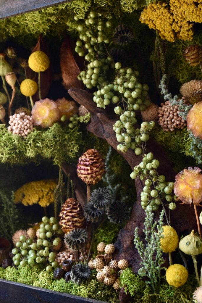 東京の花屋 叢屋Kusamurayaのドライフラワーインテリア雑貨。絵画のように壁掛けにして飾れる丸型のドライフラワー装花