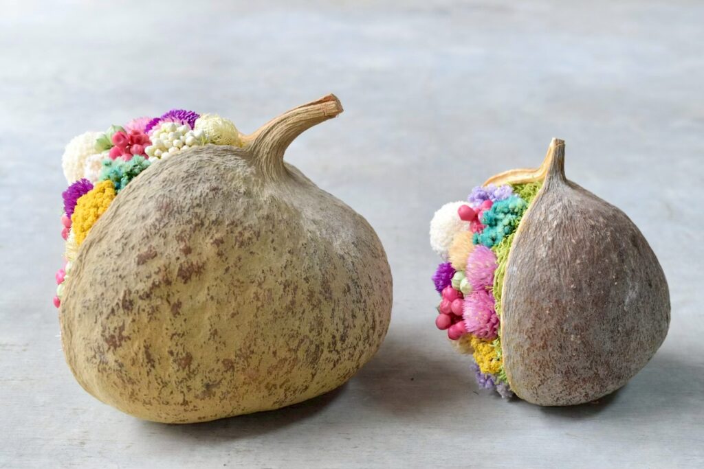 東京の花屋。幸福をもたらすと言われる縁起物のブッダナッツを器にした叢屋Kusamurayaドライフラワーアレンジ 誕生日・記念日ギフトや自宅インテリアにおすすめ。