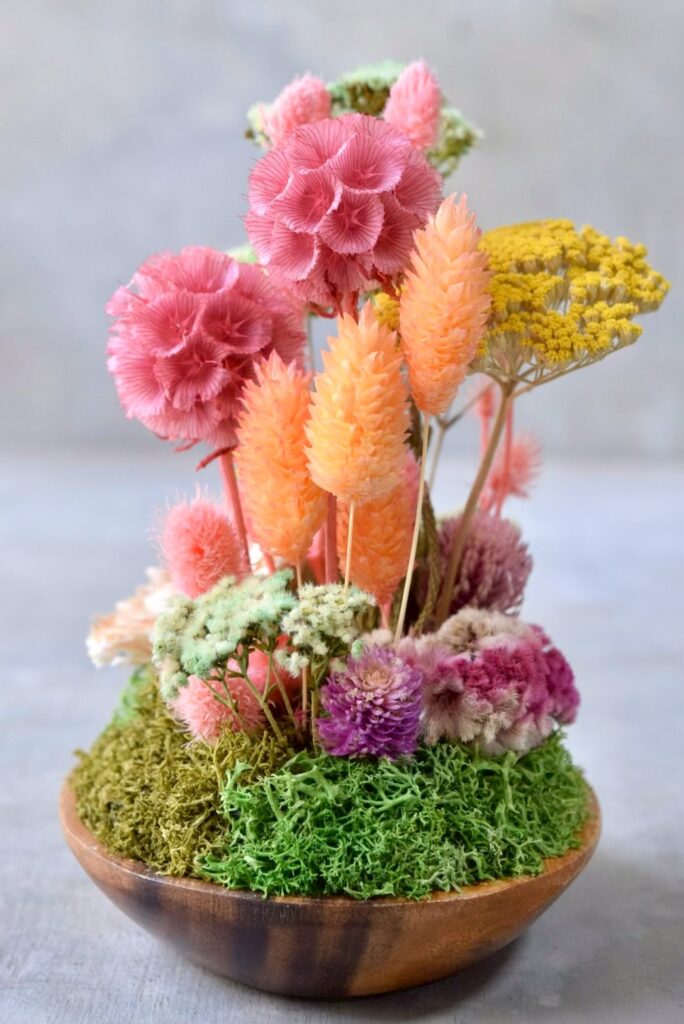 東京の花屋 叢屋Kusamurayaのドライフラワーインテリア雑貨。アンティーク調の木皿(ウッドプレート)を使った、自宅用やギフト用に人気のアレンジメント。