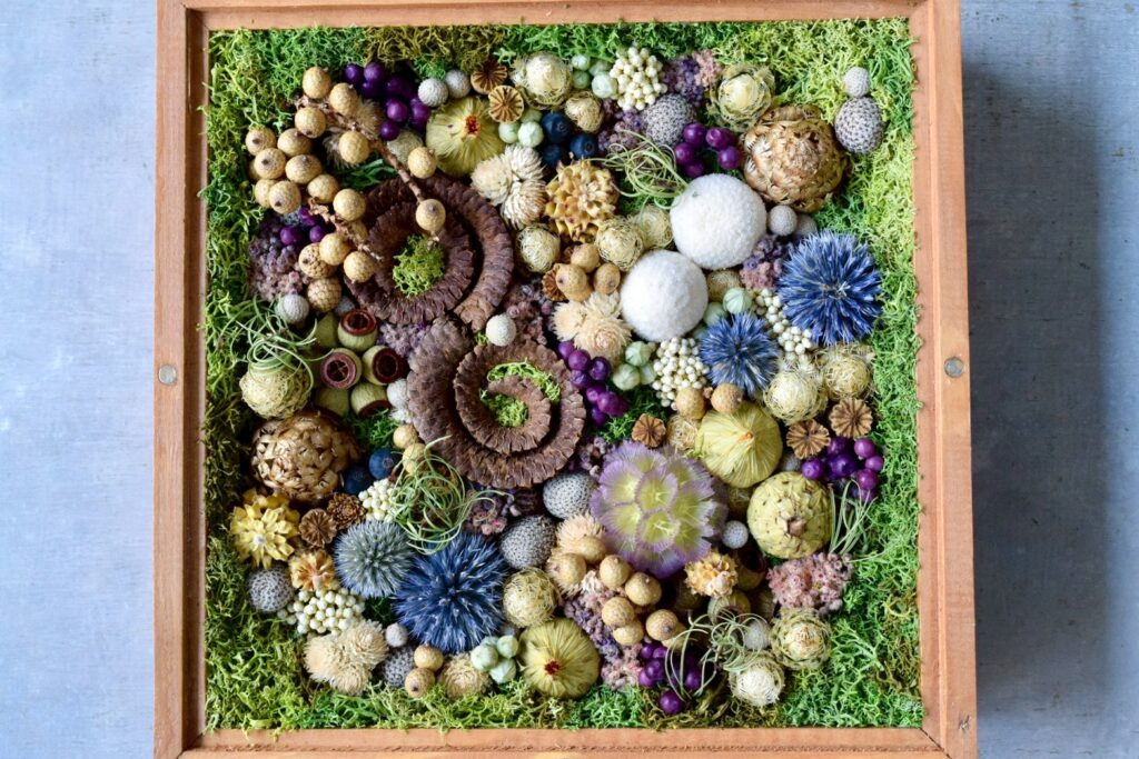 東京の花屋 叢屋Kusamurayaのドライフラワーインテリア雑貨。アンティーク調の木製フレーム(ウッドボックス)を使った、自宅用やギフト用に人気のアレンジメント。