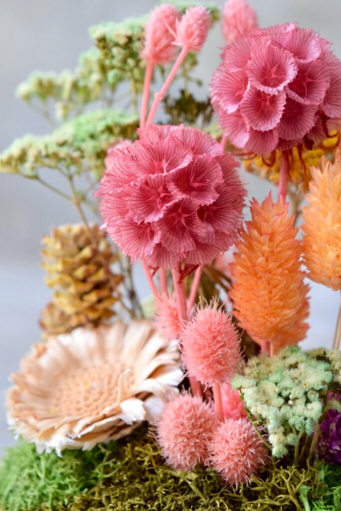 東京の花屋 叢屋Kusamurayaのドライフラワーインテリア雑貨。アンティーク調の木皿(ウッドプレート)を使った、自宅用やギフト用に人気のアレンジメント。