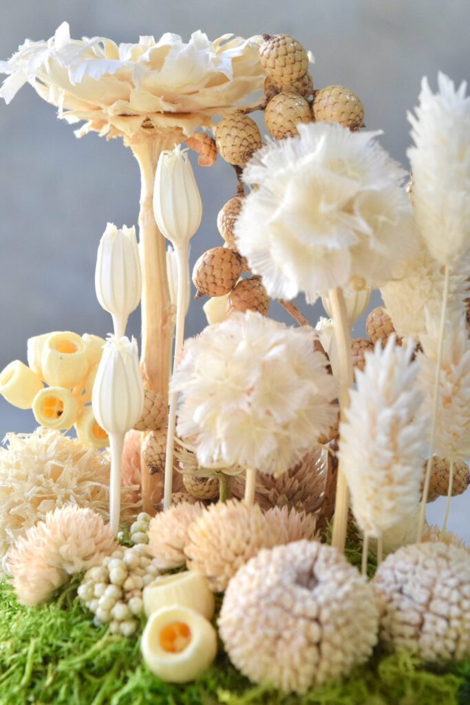 東京の花屋 叢屋Kusamurayaのドライフラワーインテリア雑貨。アンティーク調の木皿(ウッドプレート)を使った、自宅用やギフト用に人気のアレンジメント。