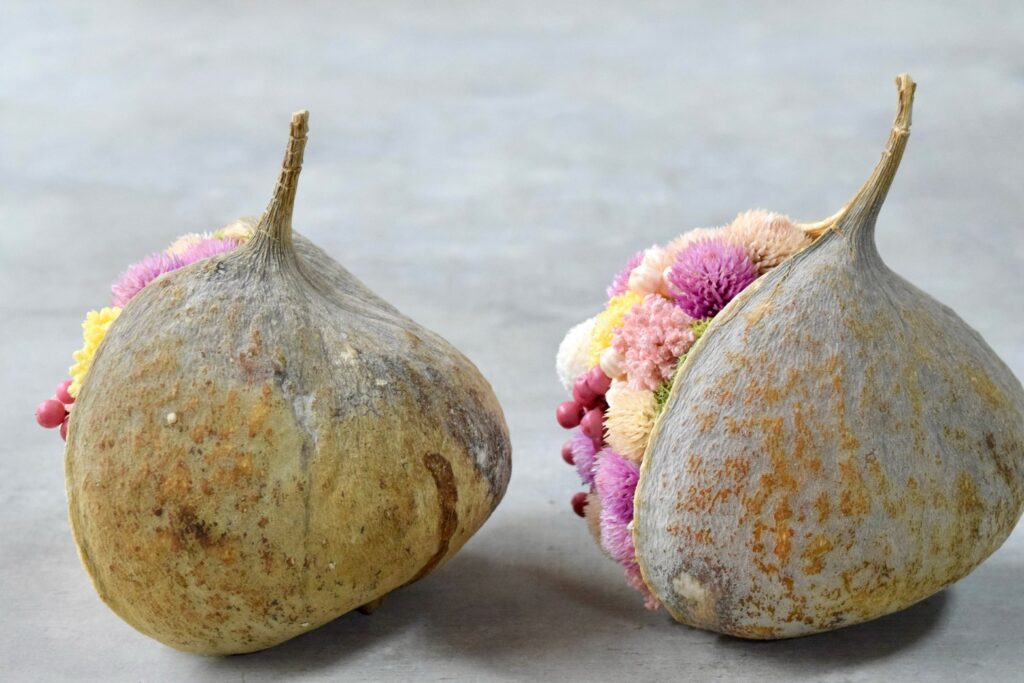 東京の花屋。幸福をもたらすと言われる縁起物のブッダナッツを器にした叢屋Kusamurayaドライフラワーアレンジ 誕生日・記念日ギフトや自宅インテリアにおすすめ。