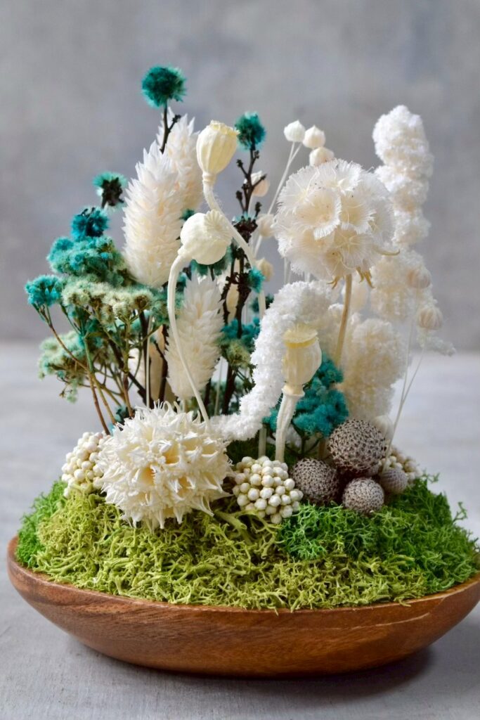 東京の花屋 叢屋Kusamurayaのドライフラワーインテリア雑貨。アンティーク調の木皿(ウッドプレート)を使った、自宅用やギフト用に人気のアレンジメント。