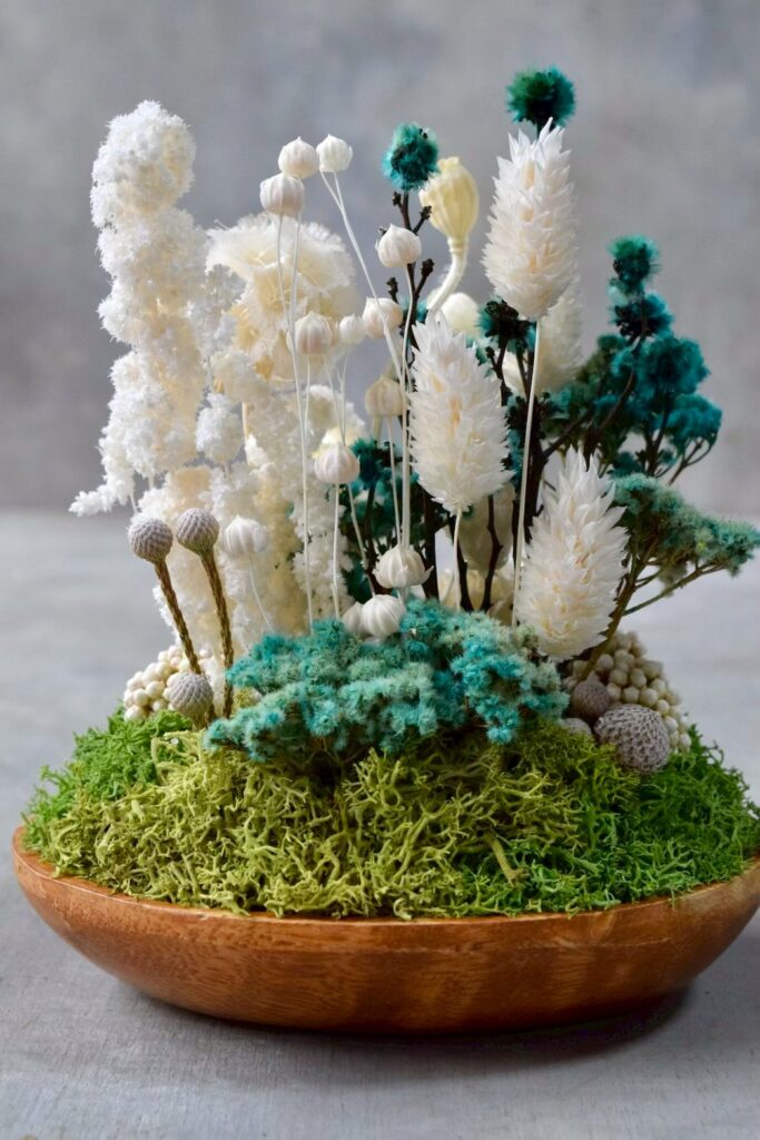 東京の花屋 叢屋Kusamurayaのドライフラワーインテリア雑貨。アンティーク調の木皿(ウッドプレート)を使った、自宅用やギフト用に人気のアレンジメント。