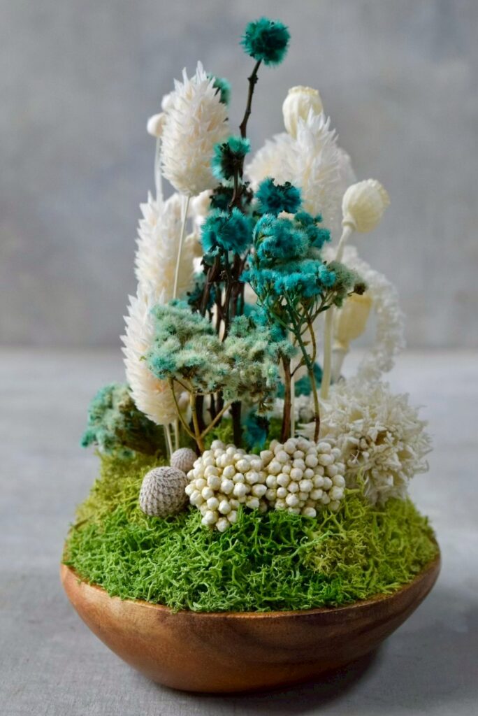 東京の花屋 叢屋Kusamurayaのドライフラワーインテリア雑貨。アンティーク調の木皿(ウッドプレート)を使った、自宅用やギフト用に人気のアレンジメント。