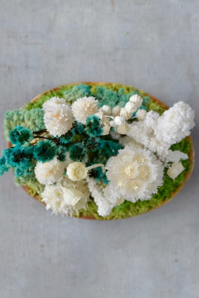 東京の花屋 叢屋Kusamurayaのドライフラワーインテリア雑貨。アンティーク調の木皿(ウッドプレート)を使った、自宅用やギフト用に人気のアレンジメント。