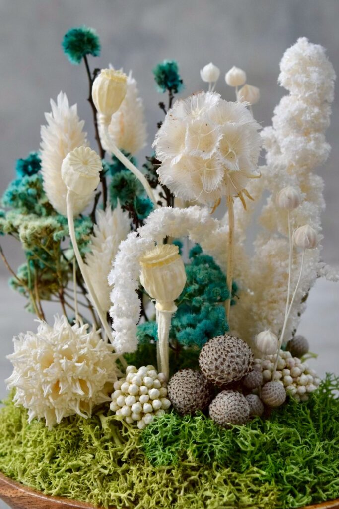 東京の花屋 叢屋Kusamurayaのドライフラワーインテリア雑貨。アンティーク調の木皿(ウッドプレート)を使った、自宅用やギフト用に人気のアレンジメント。