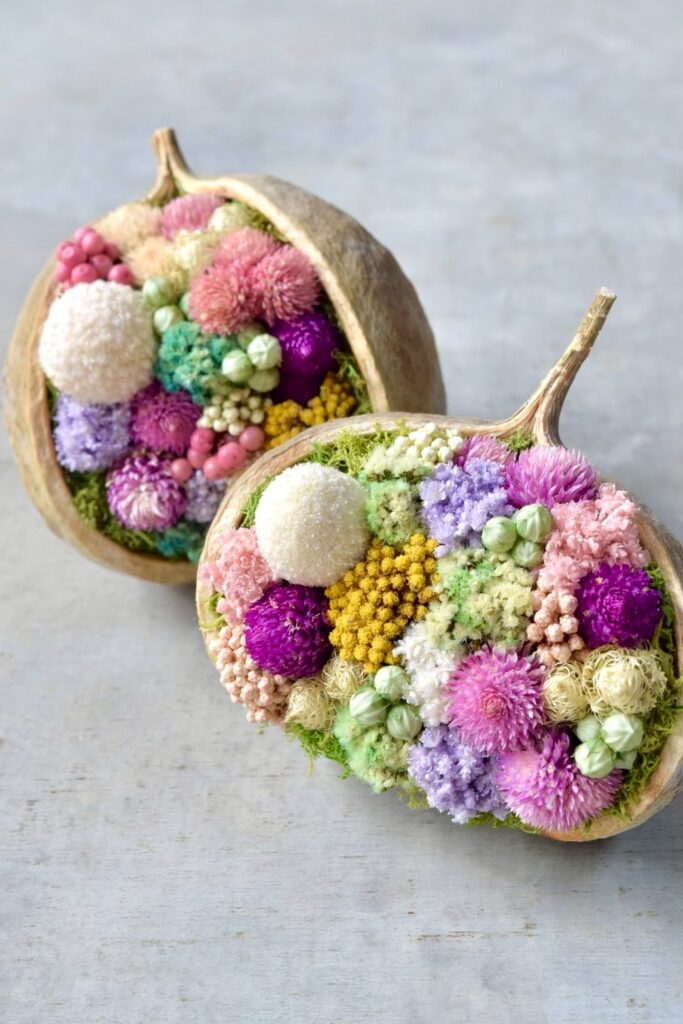 東京の花屋『叢屋kusamuraya』が手がける幸福をもたらすと言われる縁起物のブッダナッツを器にしたドライフラワーアレンジ。誕生日・記念日ギフトや自宅インテリアにおすすめです。